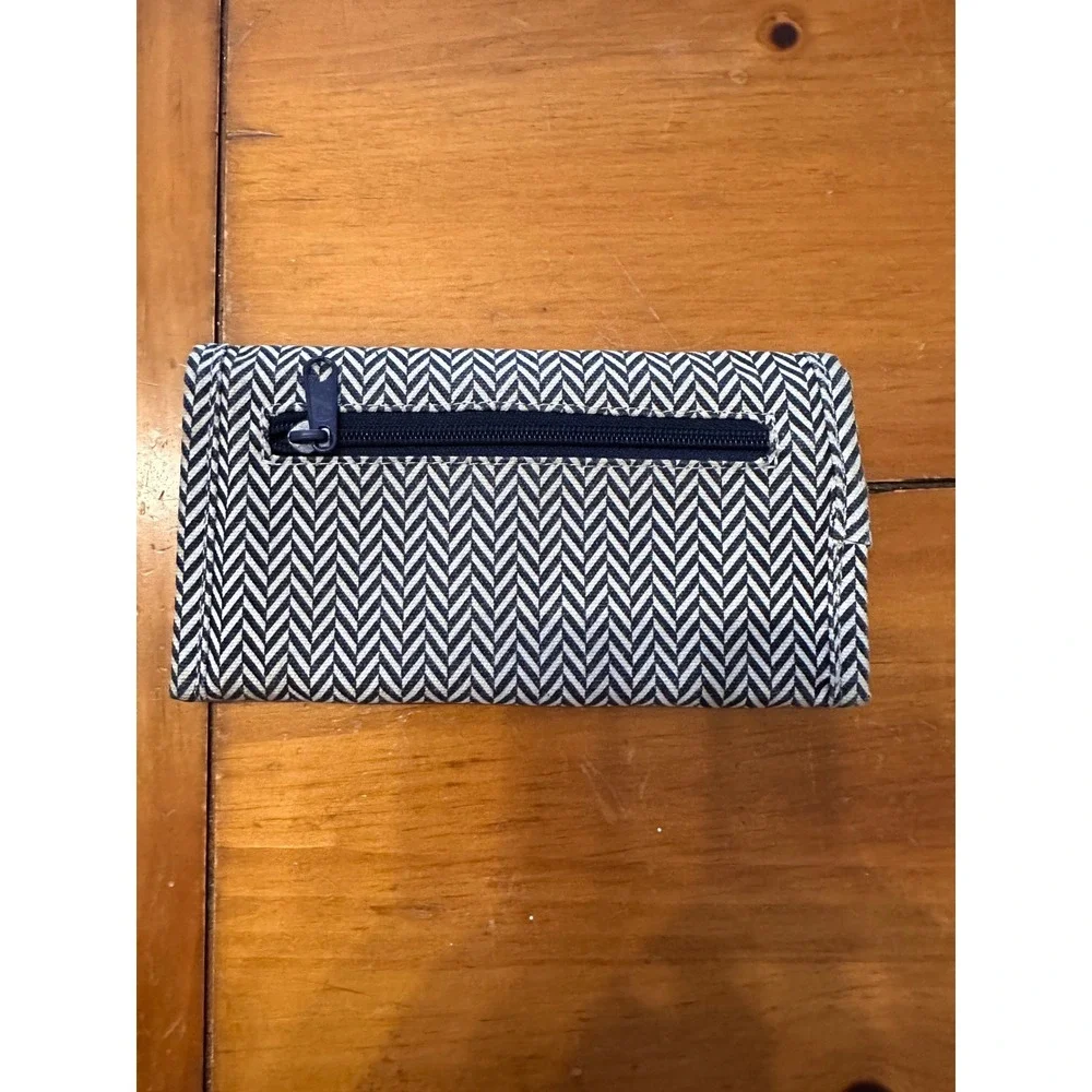 KAVU Big Spender Wallet Navy White Herringbone Canvas Trifold Magnetic Snap